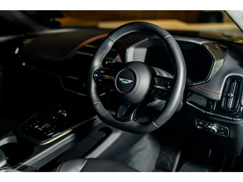 2025 DBX 707 SUV thumbnail vehicle image 2