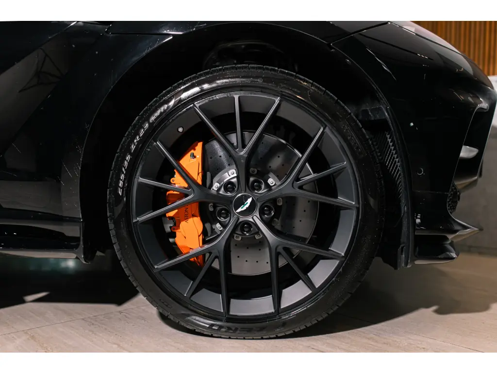 2025 DBX 707 SUV thumbnail vehicle image 3