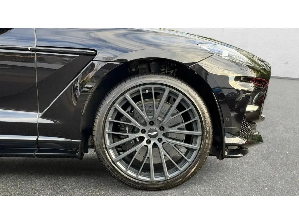 2025 DBX 707 SUV thumbnail vehicle image 3