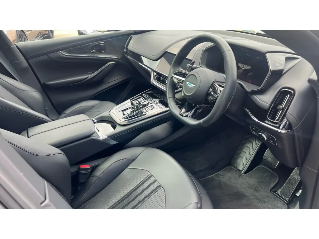 2025 DBX 707 SUV thumbnail vehicle image 2