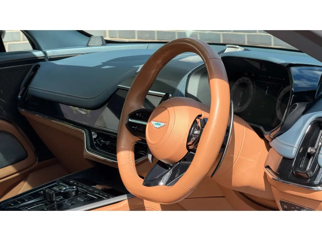 2025 DBX 707 SUV thumbnail vehicle image 2