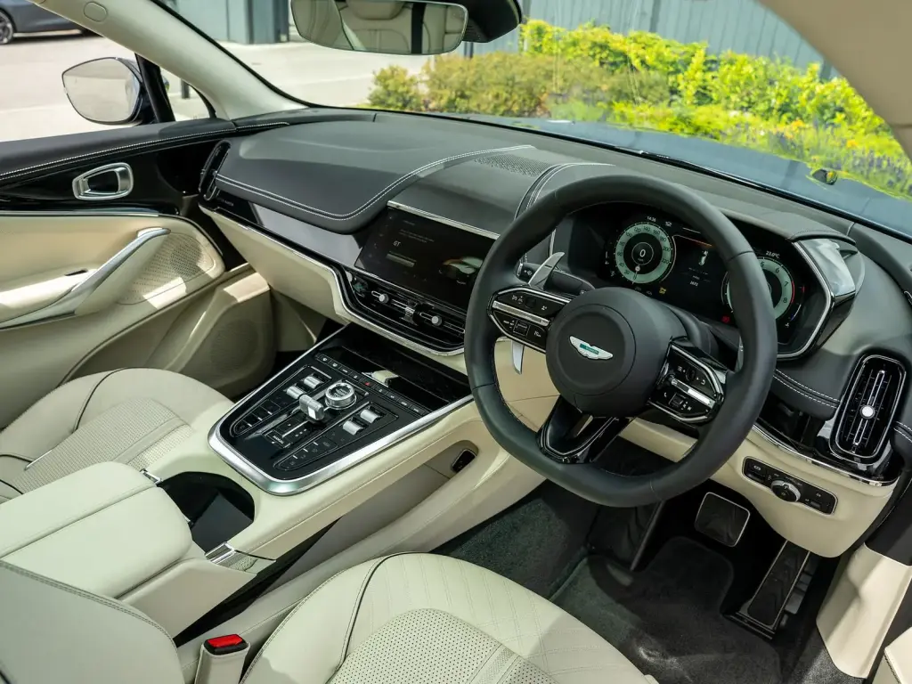 2025 DBX 707 SUV thumbnail vehicle image 2