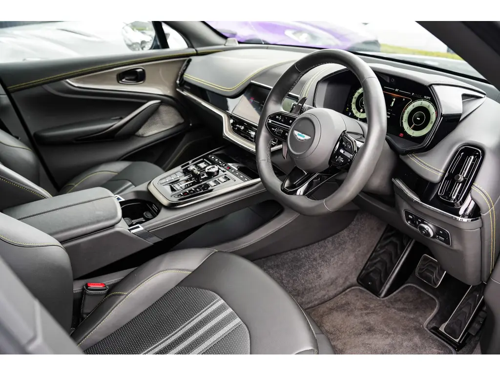 2025 DBX 707 SUV thumbnail vehicle image 2