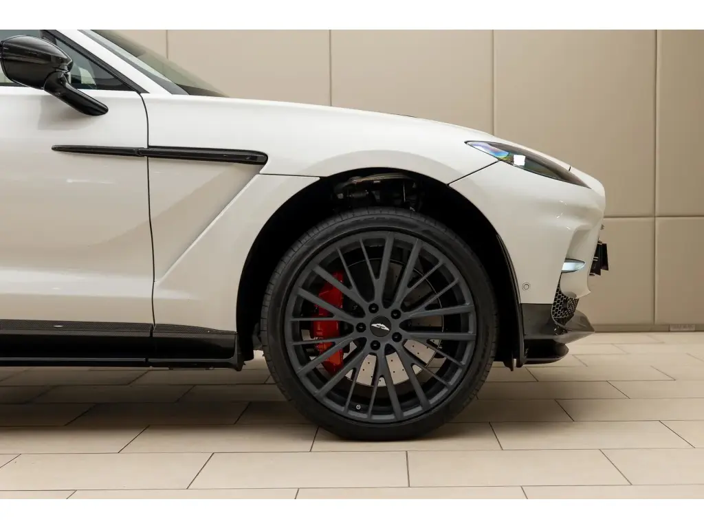 2025 DBX 707 SUV thumbnail vehicle image 3