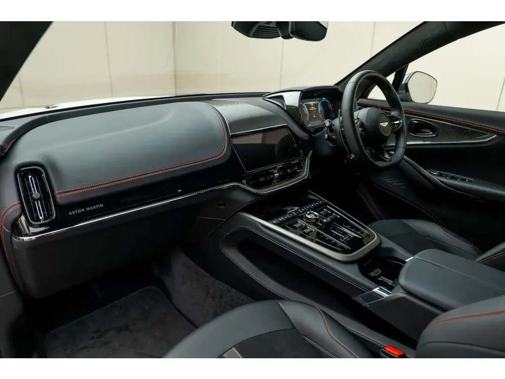 2025 DBX 707 SUV thumbnail vehicle image 2