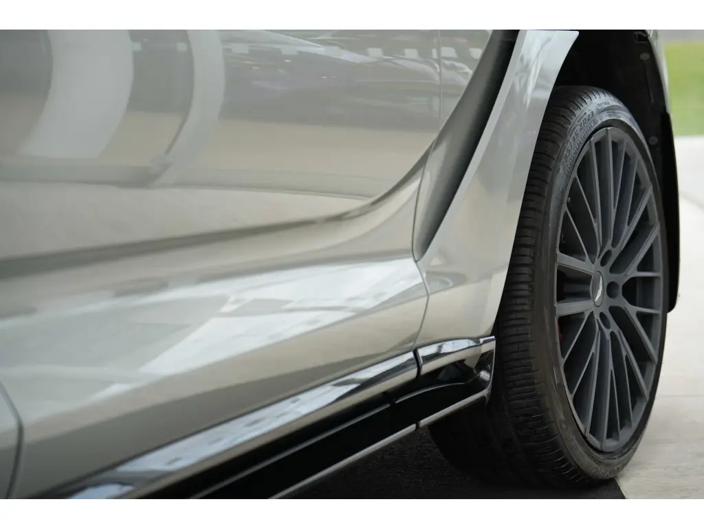 2025 DBX 707 SUV thumbnail vehicle image 3