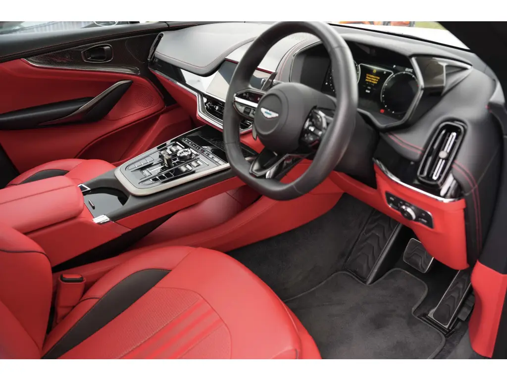 2025 DBX 707 SUV thumbnail vehicle image 2