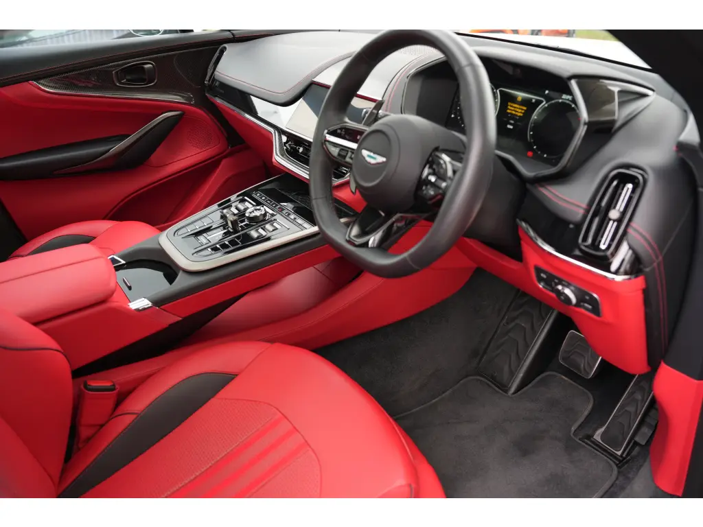 2025 DBX 707 SUV thumbnail vehicle image 2