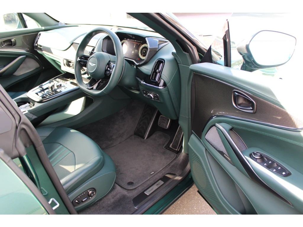 2025 DBX 707 SUV thumbnail vehicle image 2