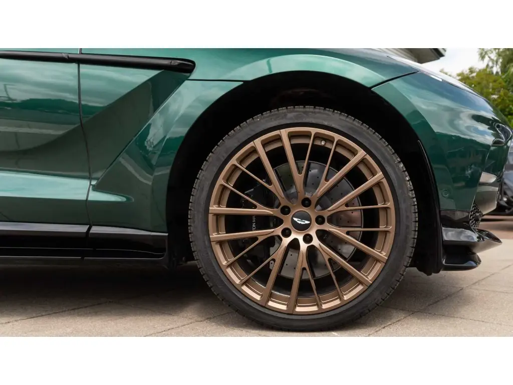 2025 DBX 707 SUV thumbnail vehicle image 3