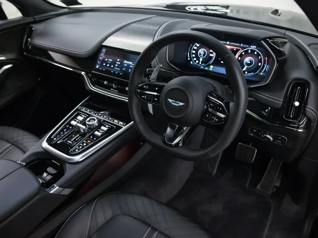 2025 DBX 707 SUV thumbnail vehicle image 2