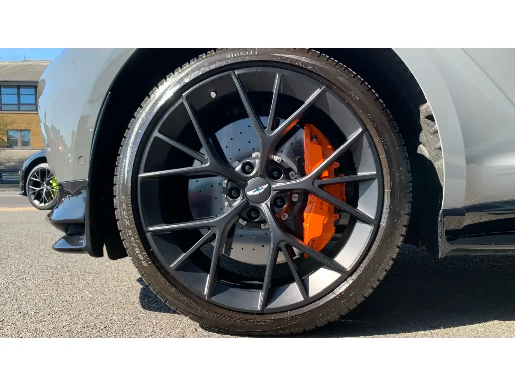 2025 DBX 707 SUV thumbnail vehicle image 3