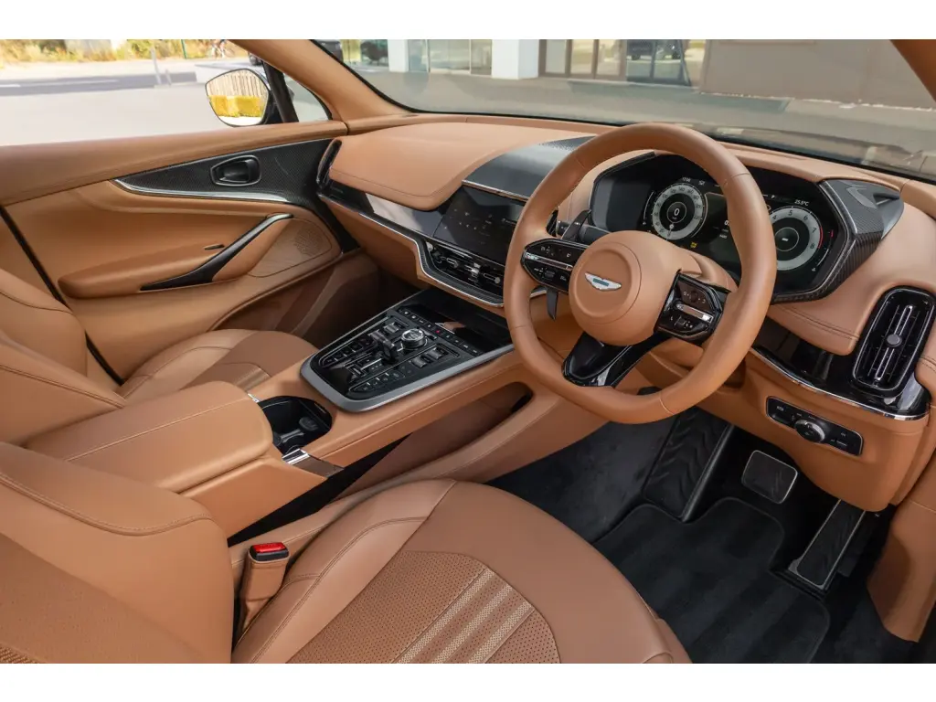 2025 DBX 707 SUV thumbnail vehicle image 2