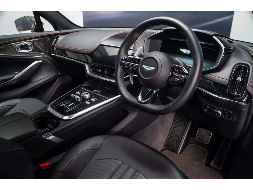 2025 DBX 707 SUV thumbnail vehicle image 2