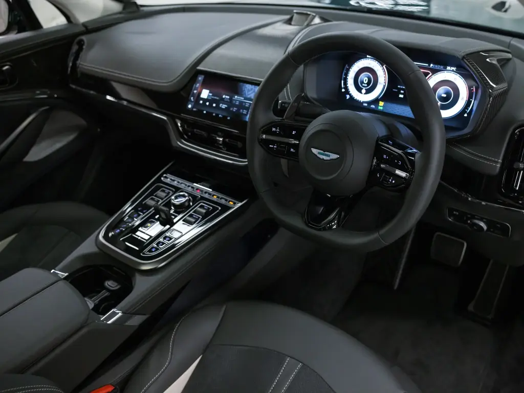 2025 DBX 707 SUV thumbnail vehicle image 2