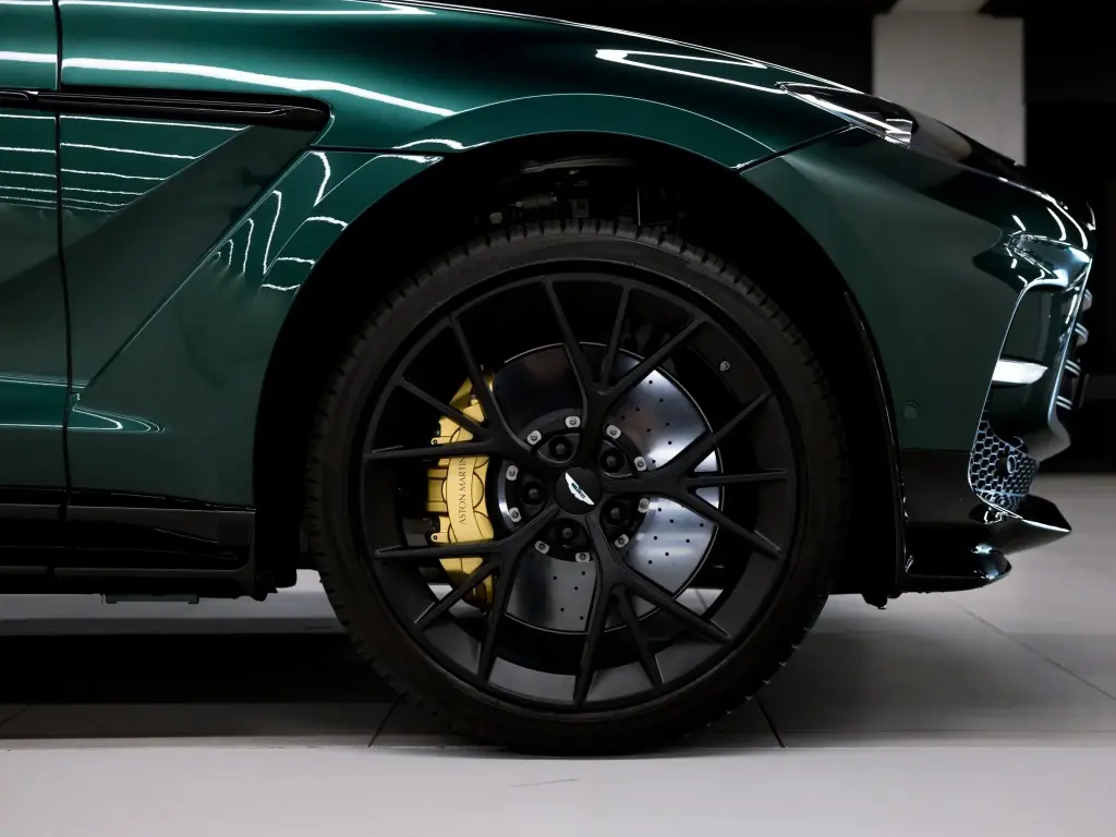 2025 DBX 707 SUV thumbnail vehicle image 3