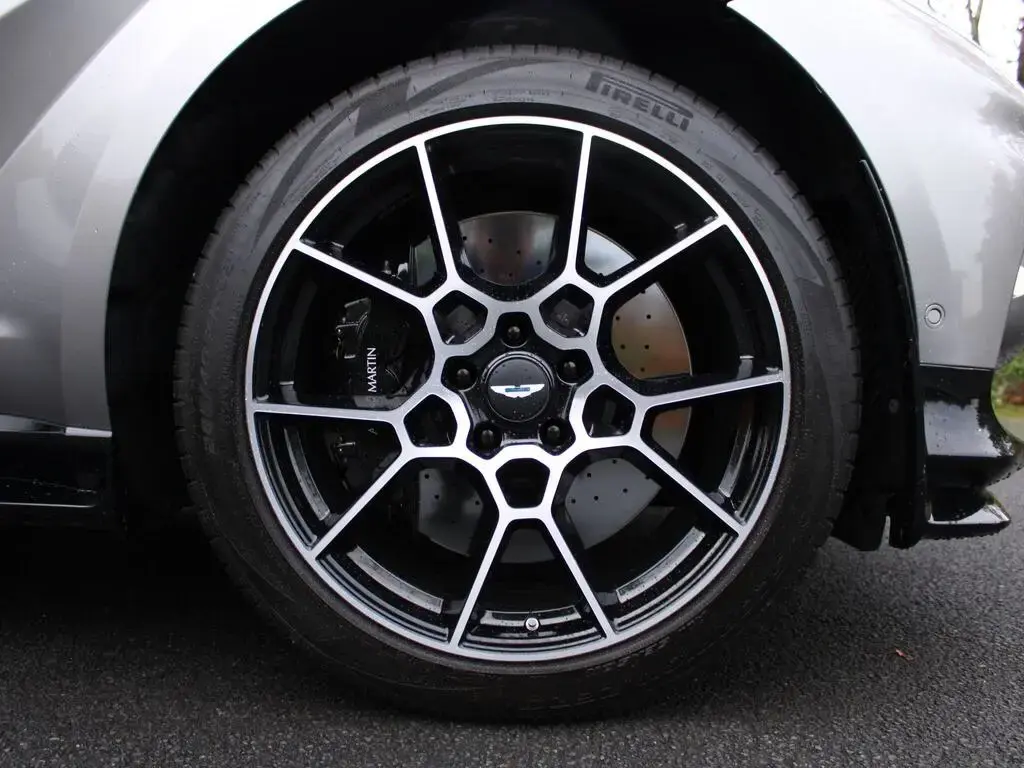 2025 DBX 707 SUV thumbnail vehicle image 3