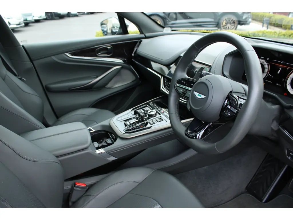 2025 DBX 707 SUV thumbnail vehicle image 2