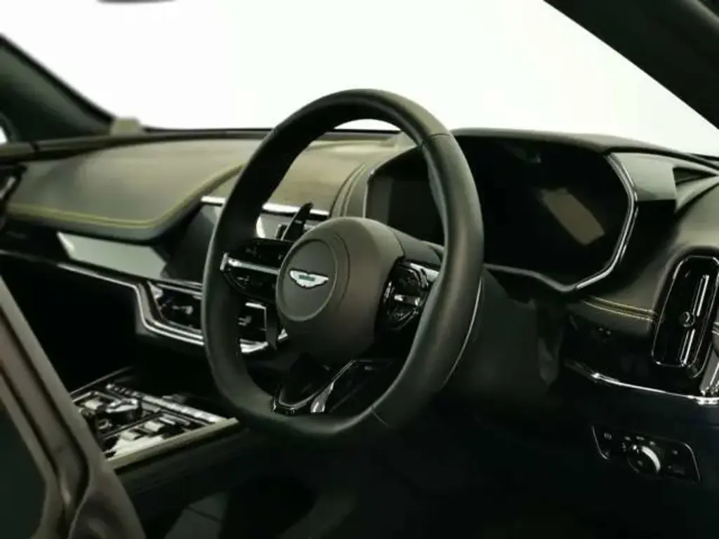 2025 DBX 707 SUV thumbnail vehicle image 2