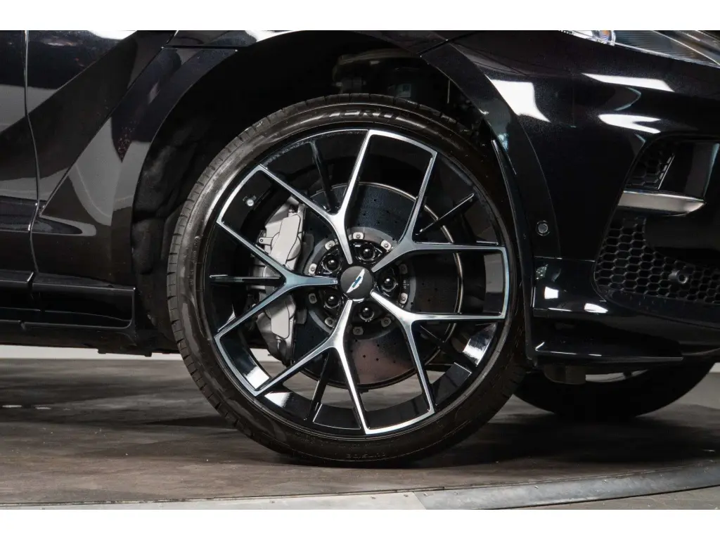 2025 DBX 707 SUV thumbnail vehicle image 3