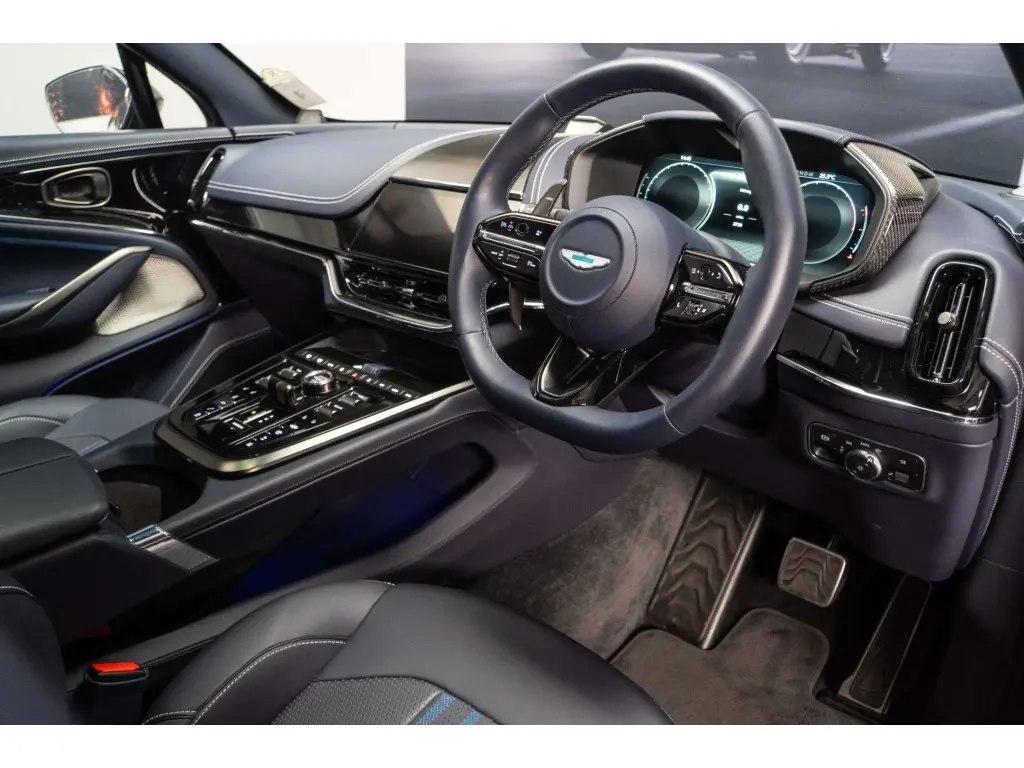 2025 DBX 707 SUV thumbnail vehicle image 2