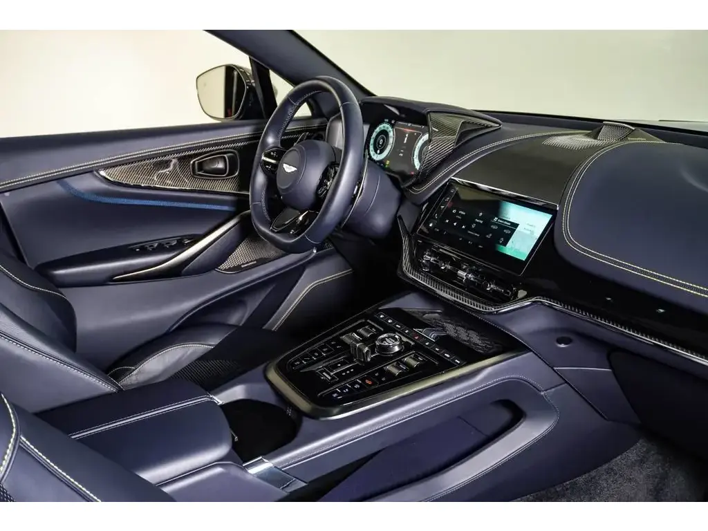 2025 DBX 707 SUV thumbnail vehicle image 2