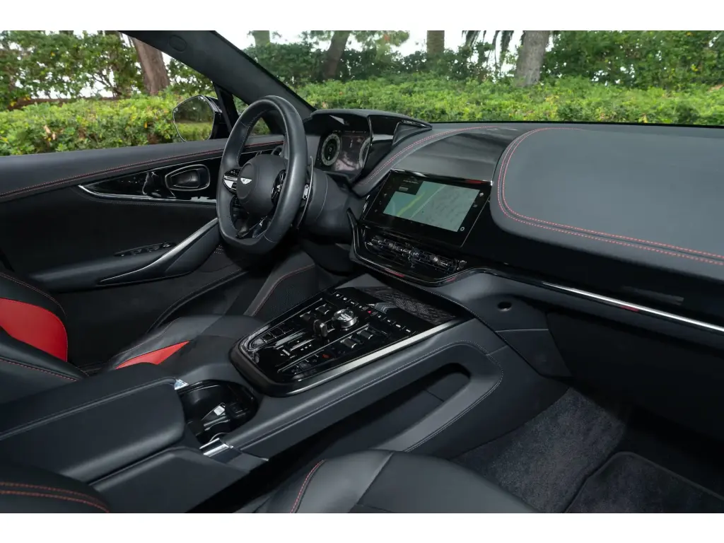 2025 DBX 707 SUV thumbnail vehicle image 2