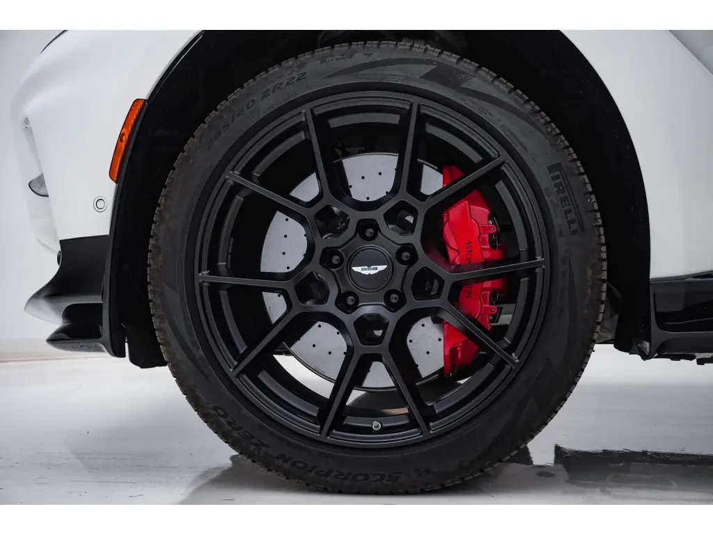 2025 DBX 707 SUV thumbnail vehicle image 3
