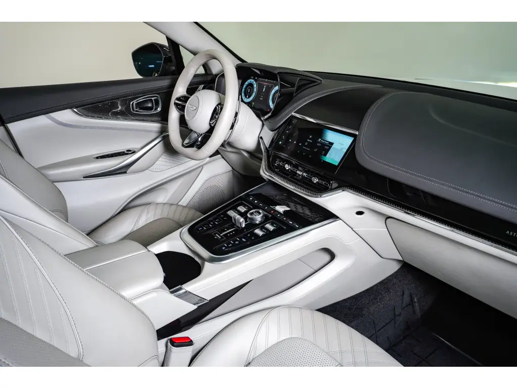 2025 DBX 707 SUV thumbnail vehicle image 2