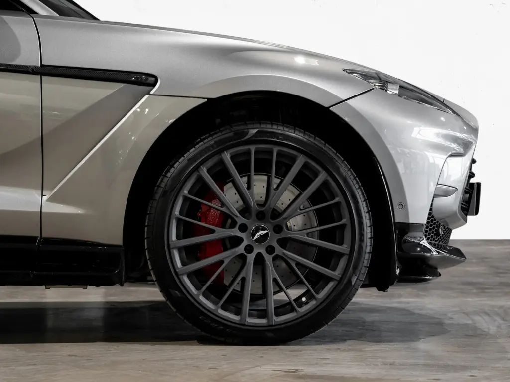 2025 DBX 707 SUV thumbnail vehicle image 3