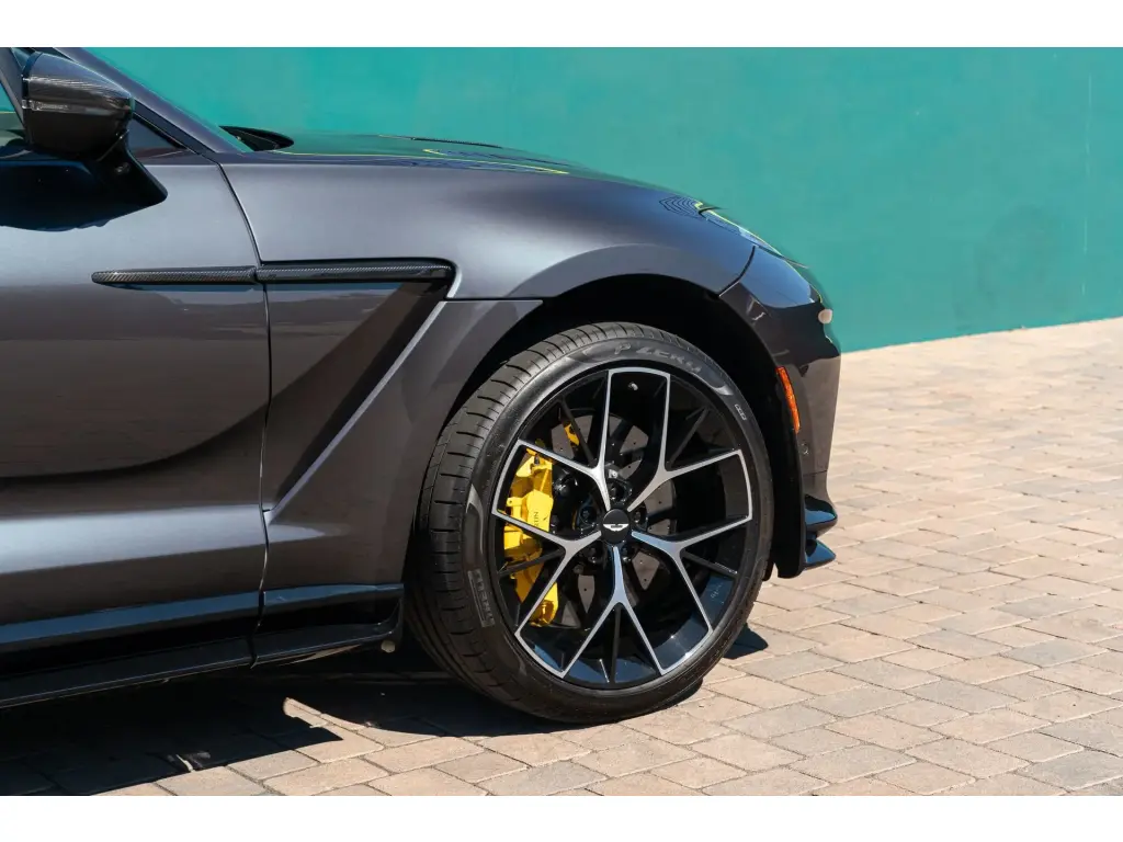 2025 DBX 707 SUV thumbnail vehicle image 3