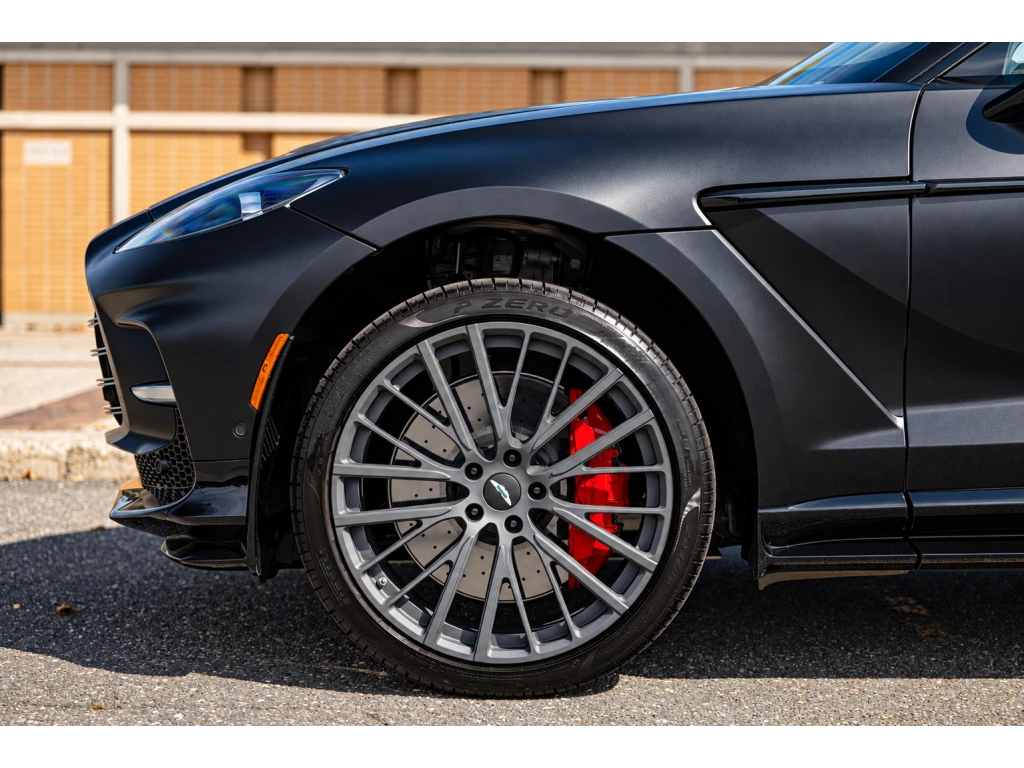 2025 DBX 707 SUV thumbnail vehicle image 3