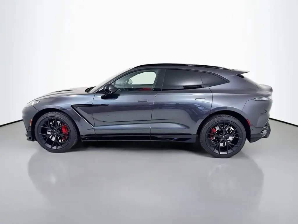 2025 DBX 707 SUV thumbnail vehicle image 3
