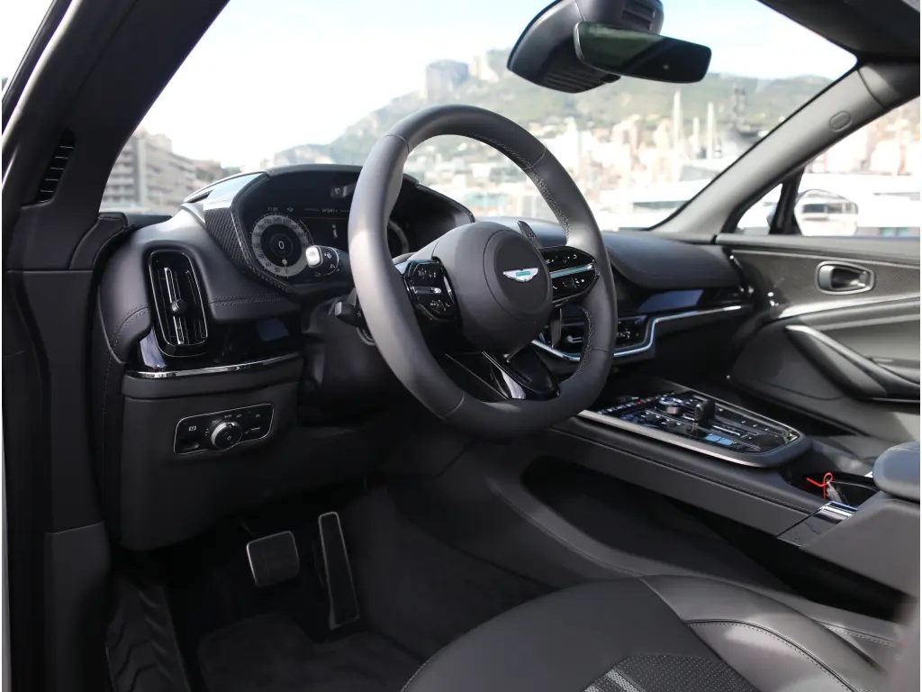 2025 DBX 707 SUV thumbnail vehicle image 2