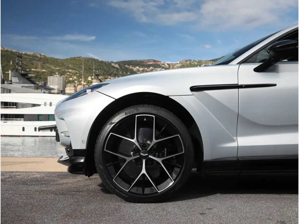 2025 DBX 707 SUV thumbnail vehicle image 3