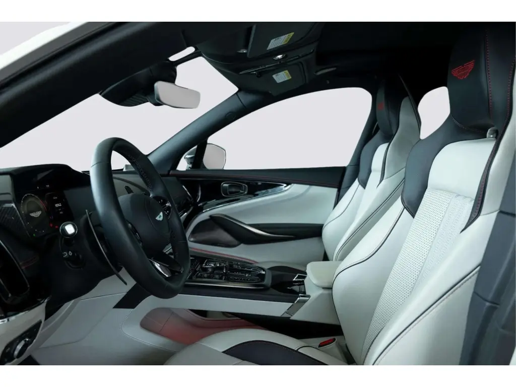 2025 DBX 707 SUV thumbnail vehicle image 2