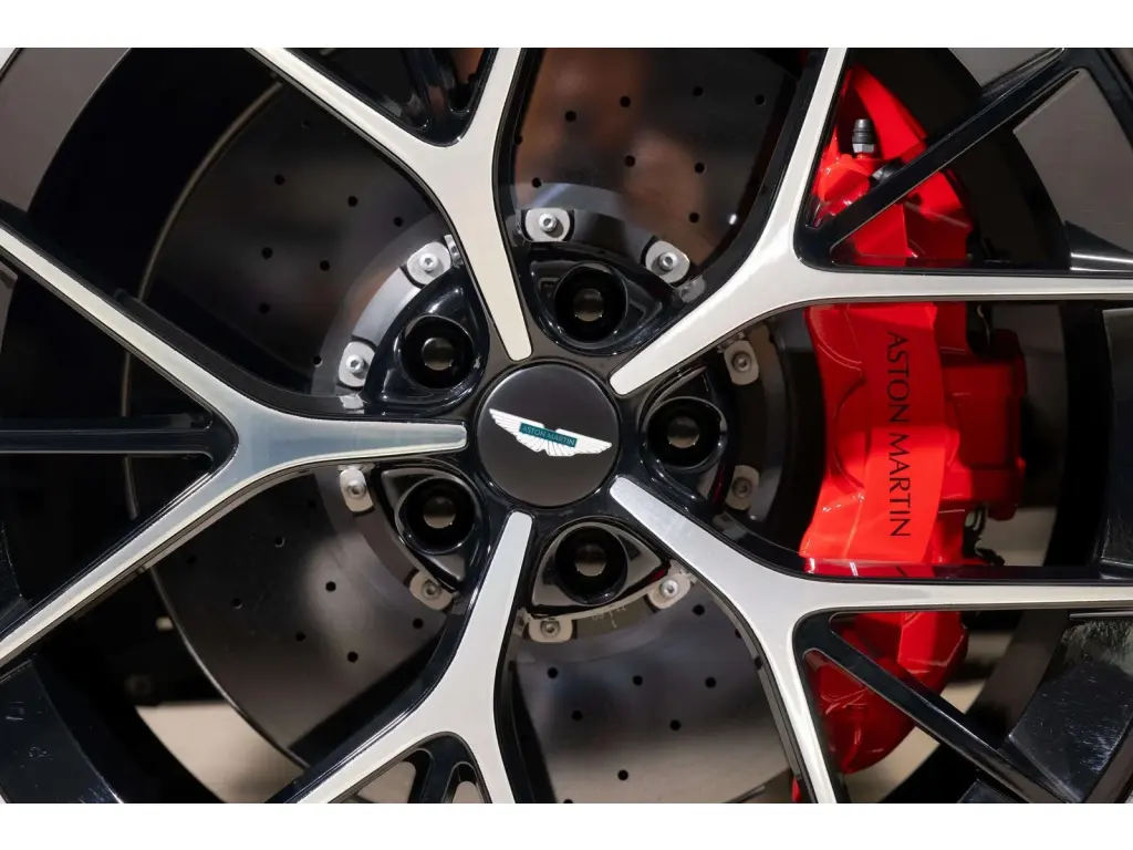 2025 DBX 707 SUV thumbnail vehicle image 3