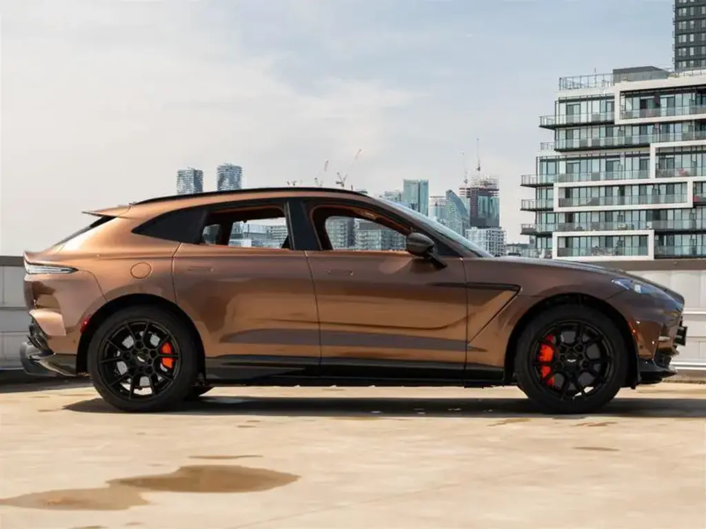 2025 DBX 707 SUV thumbnail vehicle image 3