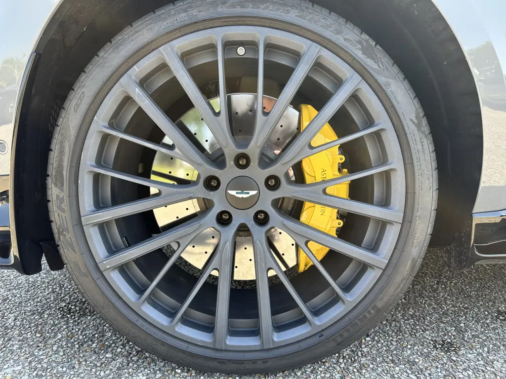 2025 DBX 707 SUV thumbnail vehicle image 3