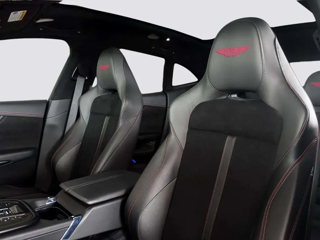 2025 DBX 707 SUV thumbnail vehicle image 2