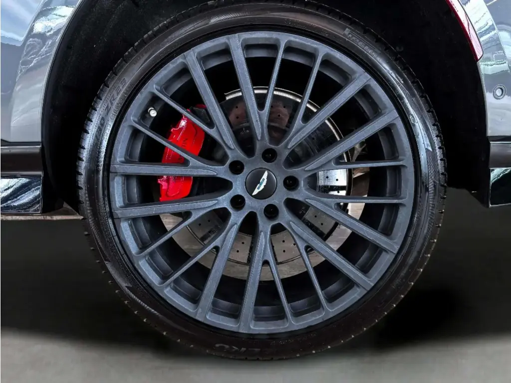 2025 DBX 707 SUV thumbnail vehicle image 3