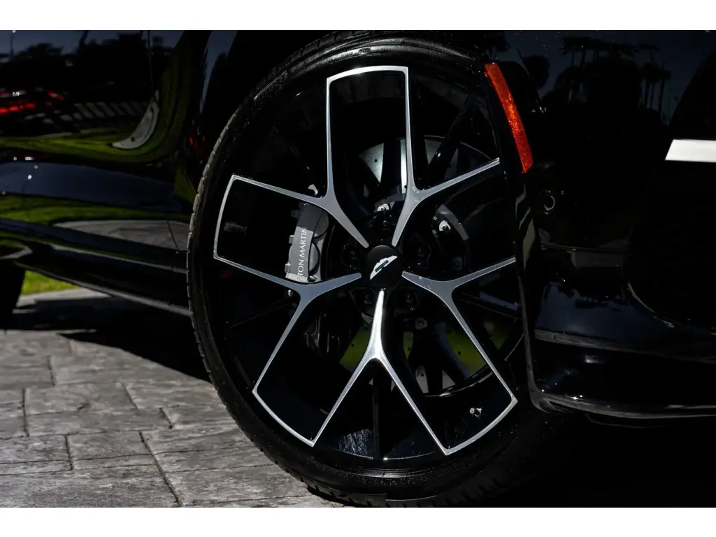 2025 DBX 707 SUV thumbnail vehicle image 3