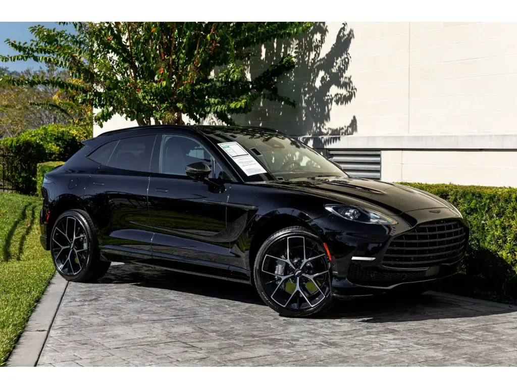 2025 DBX 707 SUV main vehicle image