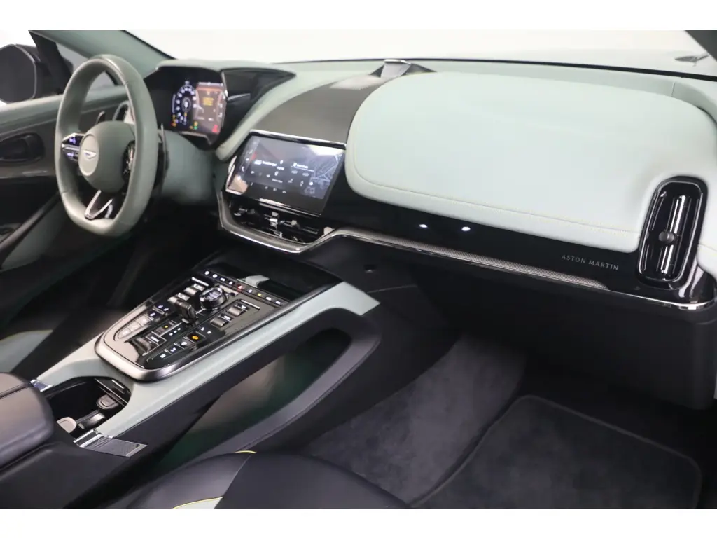 2025 DBX 707 SUV thumbnail vehicle image 2