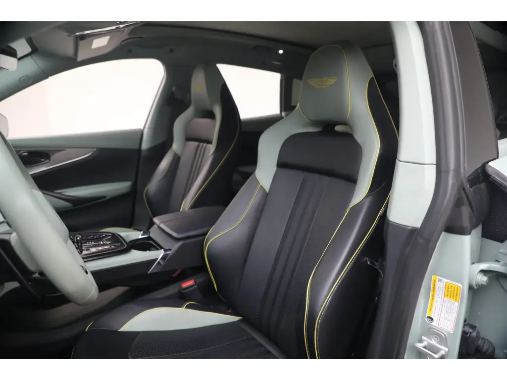 2025 DBX 707 SUV thumbnail vehicle image 2