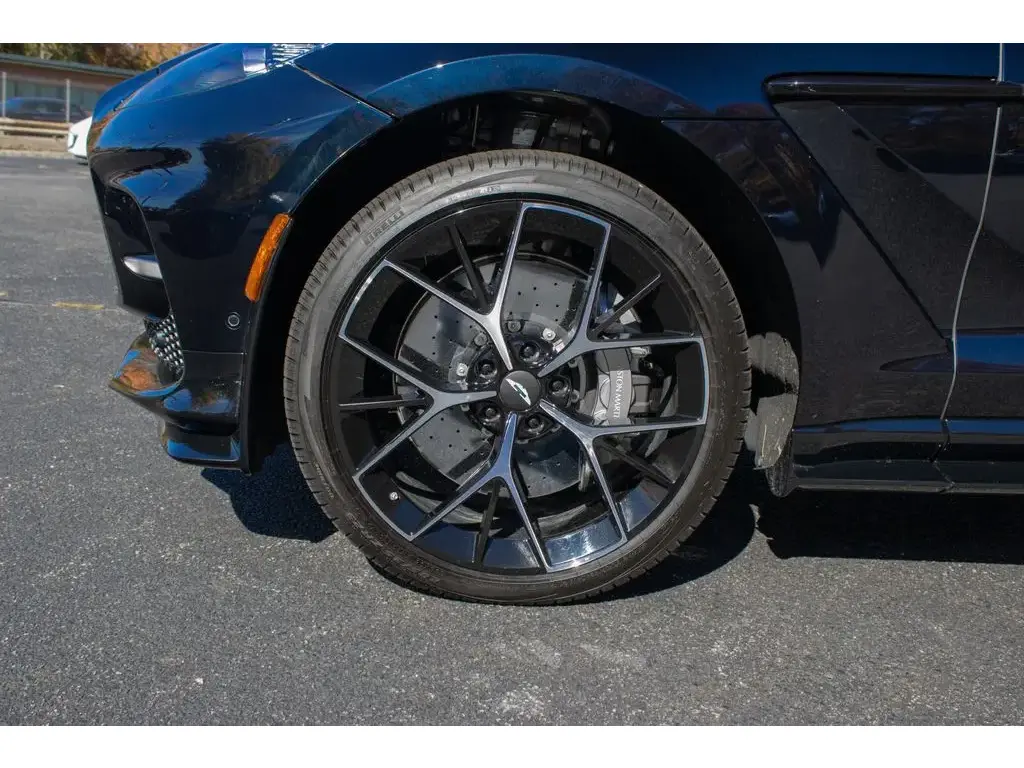 2025 DBX 707 SUV thumbnail vehicle image 3