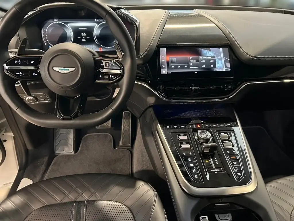 2025 DBX 707 SUV thumbnail vehicle image 2