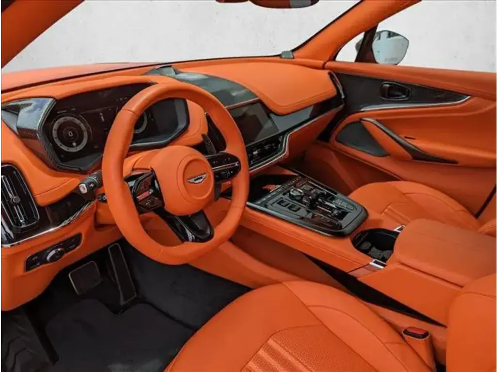 2025 DBX 707 SUV thumbnail vehicle image 2