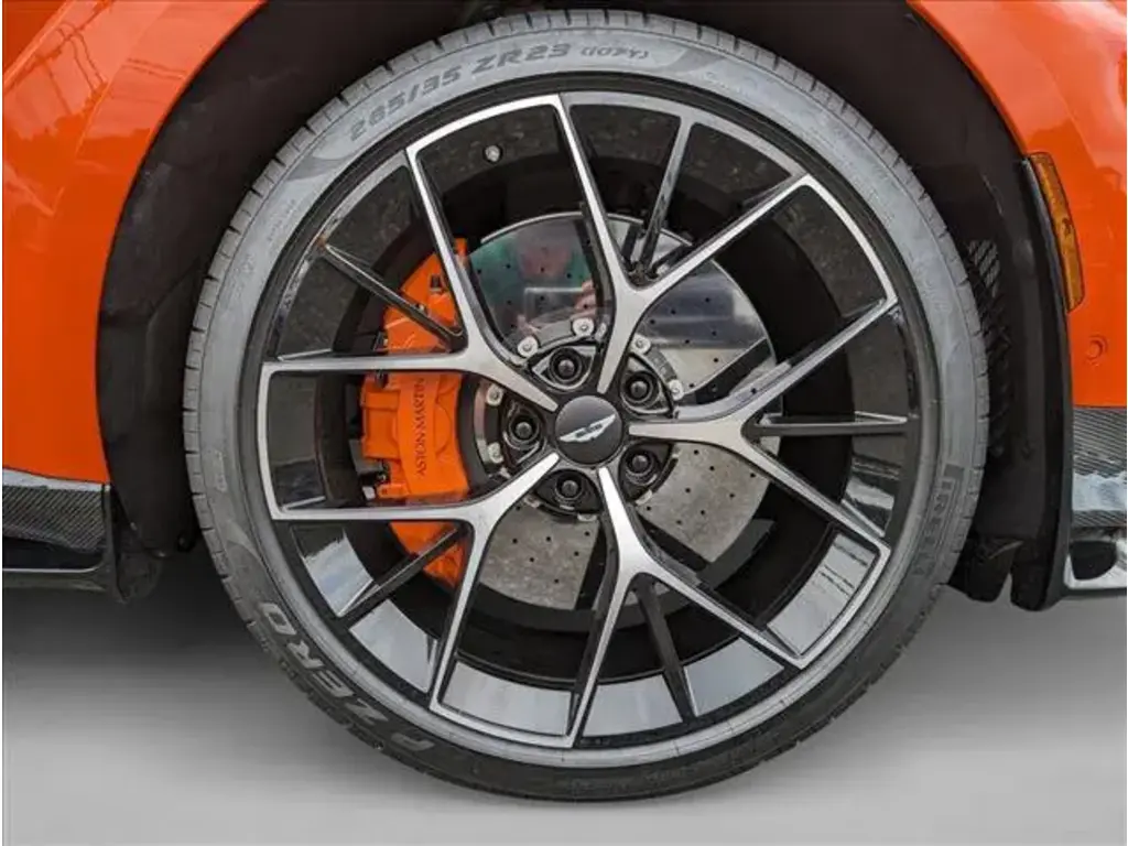 2025 DBX 707 SUV thumbnail vehicle image 3