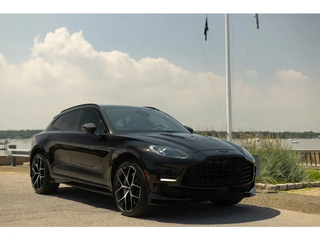 2025 DBX 707 SUV main vehicle image